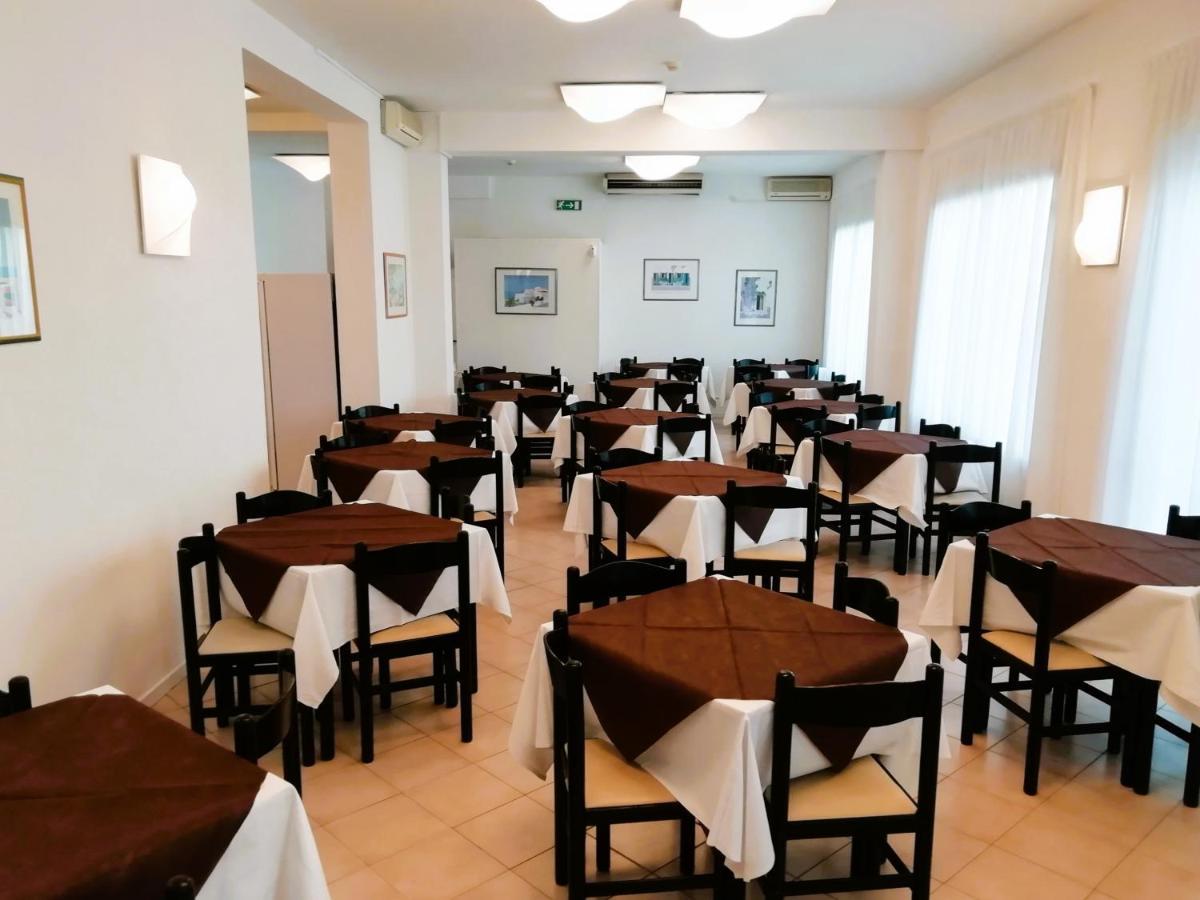 Hotel Gran San Bernardo Riccione Extérieur photo