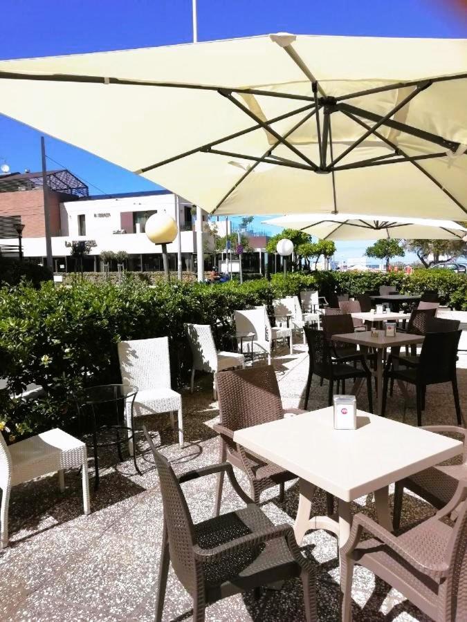 Hotel Gran San Bernardo Riccione Extérieur photo