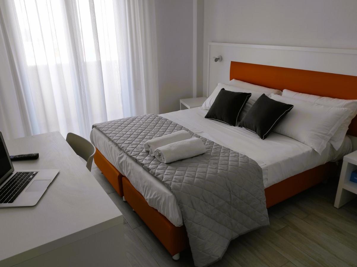 Hotel Gran San Bernardo Riccione Extérieur photo