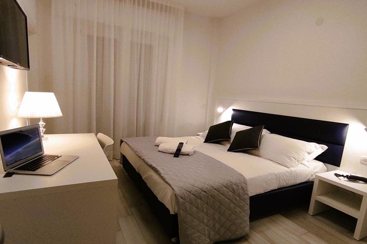 Hotel Gran San Bernardo Riccione Extérieur photo
