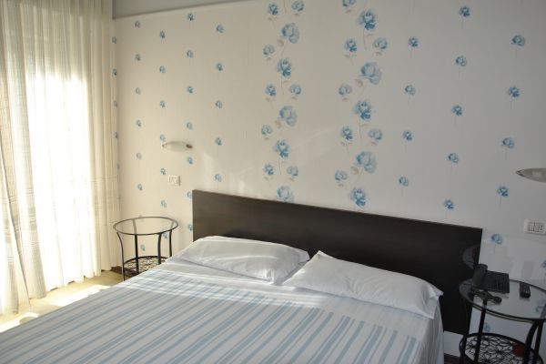 Hotel Gran San Bernardo Riccione Extérieur photo