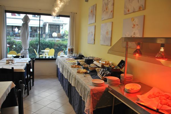 Hotel Gran San Bernardo Riccione Extérieur photo